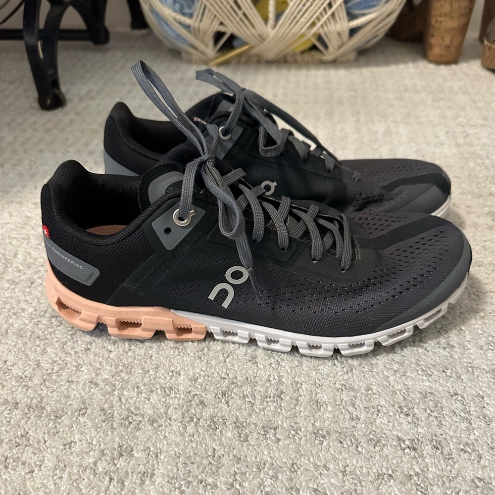 Black and peach on cloud shoes
Size 8 women’s
Fits 8.5 women’s